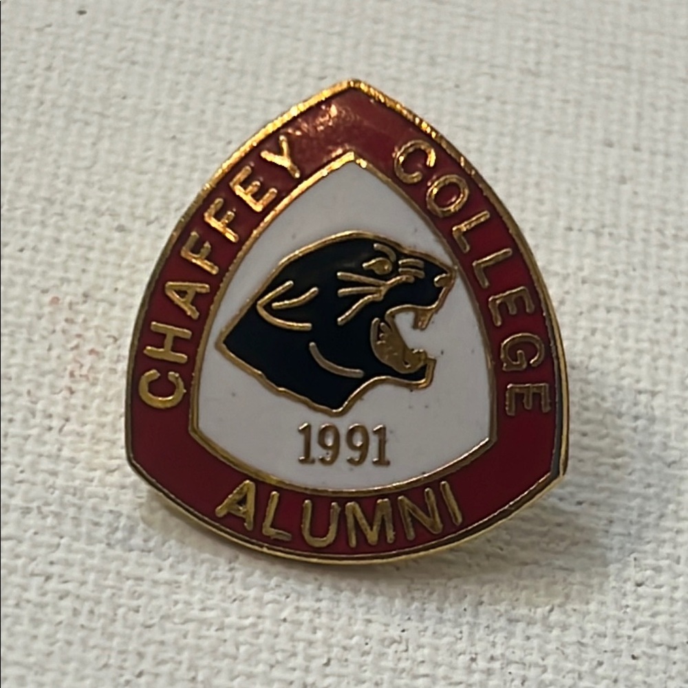 Chaffey College Alumni Pin